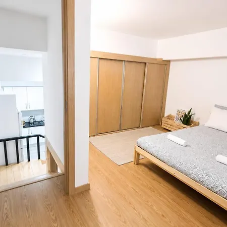 Mezzanine Center *